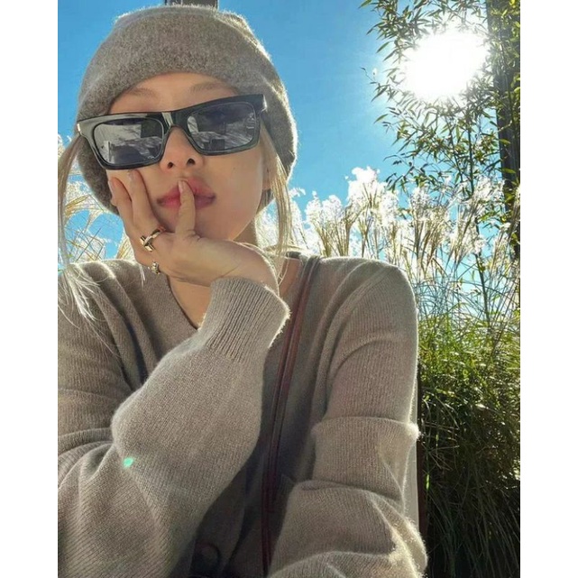 Áo cardigan len xám thắt eo giống Rosé BLACKPINK