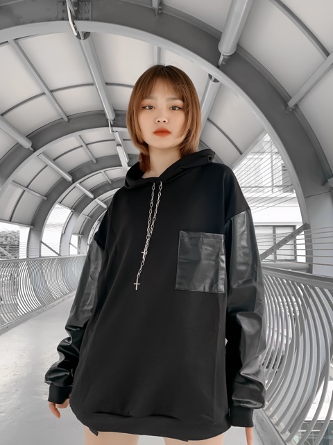 Áo hoodie phối tay da dây xích | BigBuy360 - bigbuy360.vn