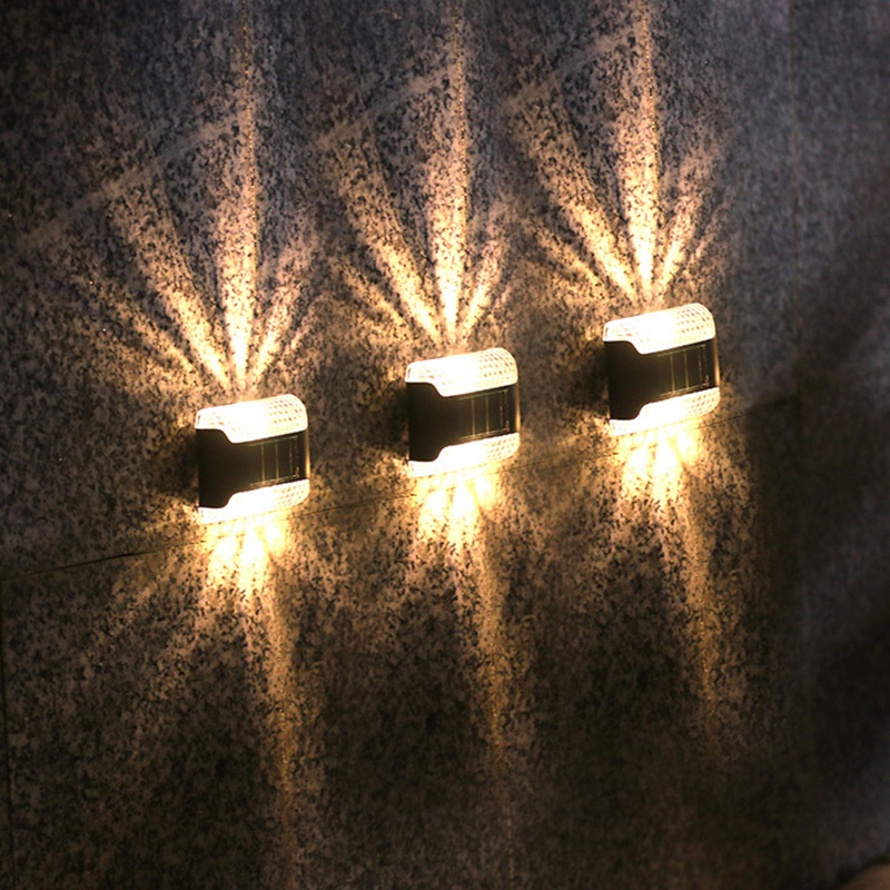 Bộ 4 Đèn LED Năng Lượng Mặt Trời Chống Thấm Nước Trang Trí Cầu Thang Sân Vườn