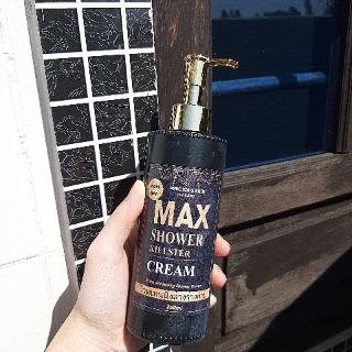 SỮA TẮM SÁNG DA- MỊN VÀ ĐỀU MÀU DA