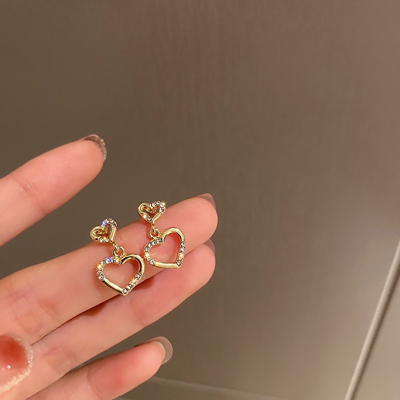 Đôi Bông Tai Hình Trái Tim Pha Lê Thời Trang Hàn Quốc Cho Nữ