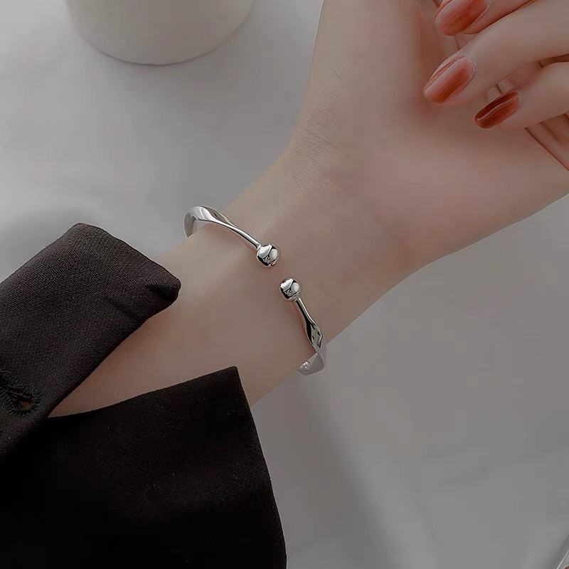 Vòng Đeo Tay Bằng Kim Loại Thiết Kế Gợn Sóng Đơn Giản Thời Trang