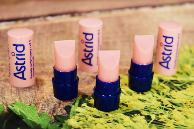 Son dưỡng tẩy da chết cho môi Astrid | BigBuy360 - bigbuy360.vn