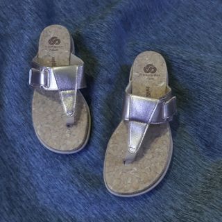 Dép Clarks nữ