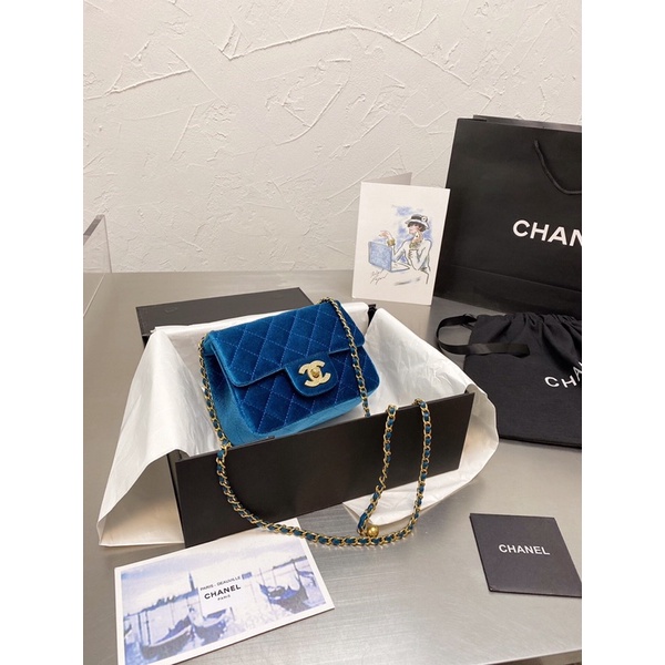 Túi xách Chanel nhung nhiều màu.