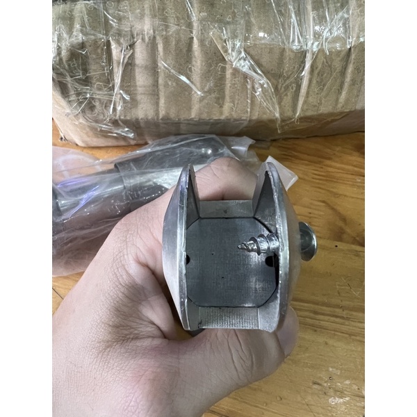 Chân vách ngăn nhà về sinh,trụ ngăn phòng tắm