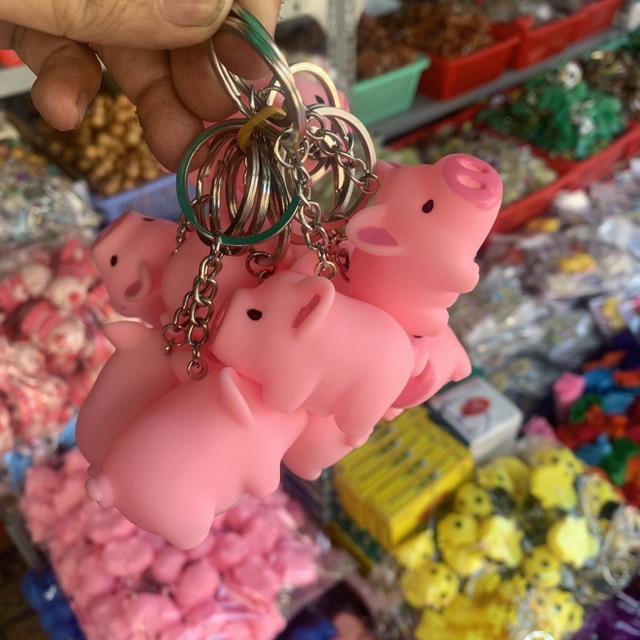 Móc khoá heo cao su bóp kêu