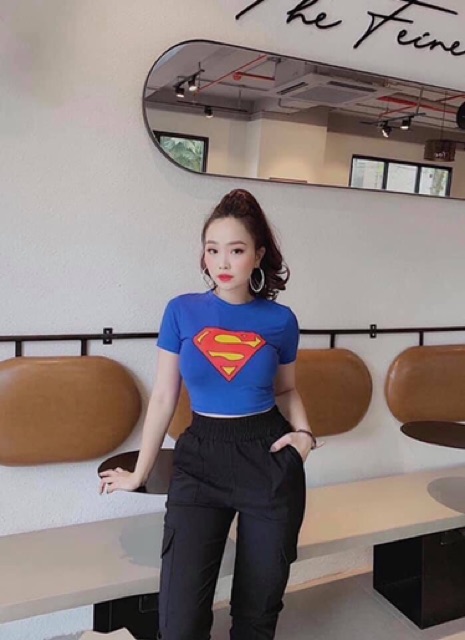 Áo thun bozzip in hình siêu nhân ôm body dáng croptop