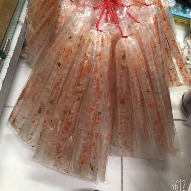 Bánh tráng cuộn muối tôm +hành