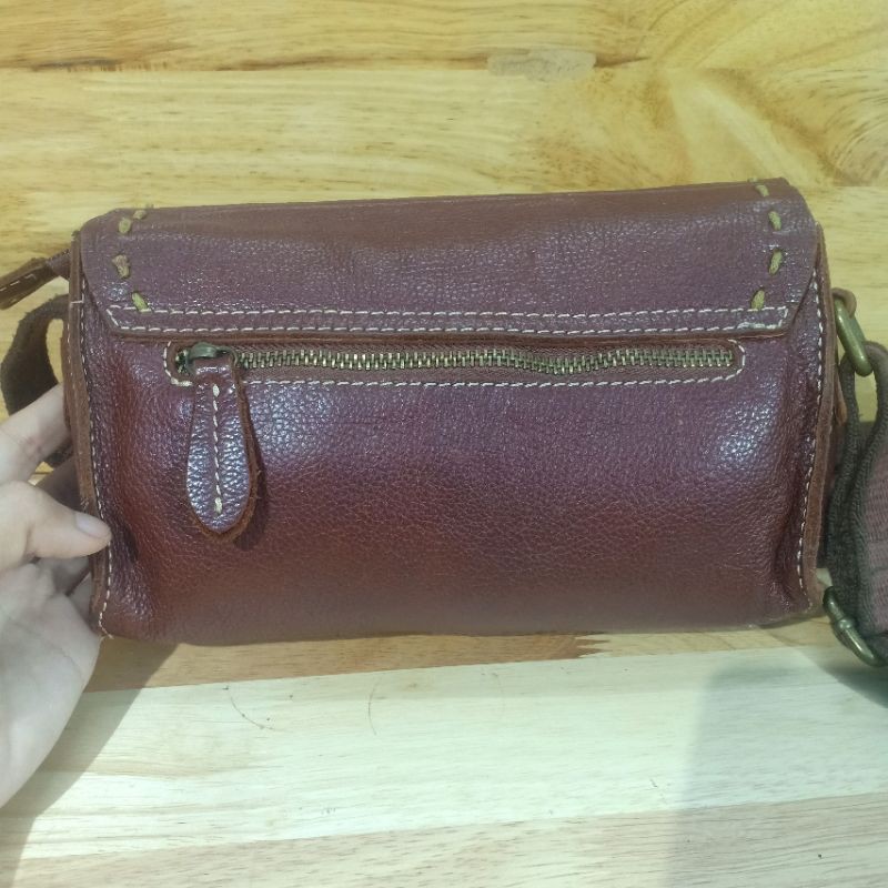 Túi đeo chéo da miếng dày mới secondhand  051212