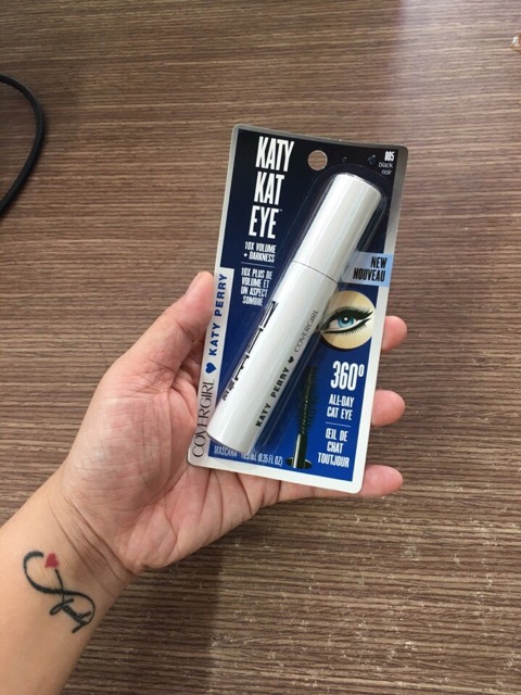 Mascara dài cong mi COVERGIRL Katy Kat Eye Waterproof Mascara | BigBuy360 - bigbuy360.vn