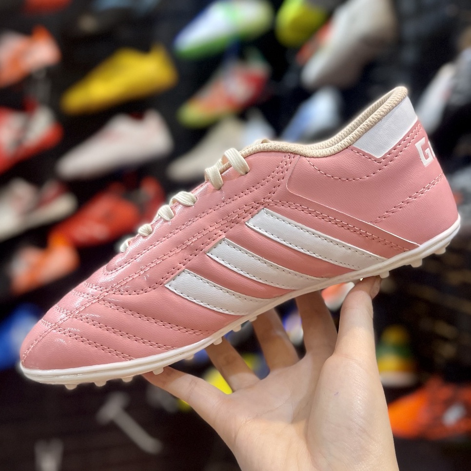 Giày Đá Bóng Nam Geet 3 Sọc Hồng Rẻ Đẹp, Giày Đá Banh Thể Thao Cỏ Nhân Tạo Thời Trang - 2evshop