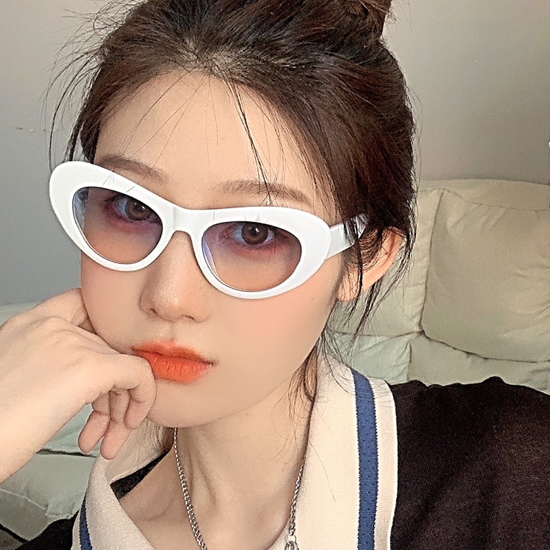 Kính Mát Hình Mắt Mèo Màu Sắc Ngọt Ngào Thời Trang Cho Nữ