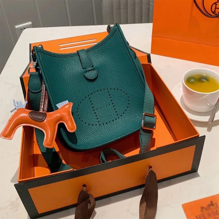 Móc chìa khóa xe hơi/ túi xách da đính tua rua thời trang sáng tạo cho nữ