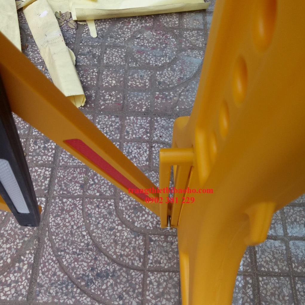 Hàng rào di động xếp gọn phản quang 96cm x 2,5m
