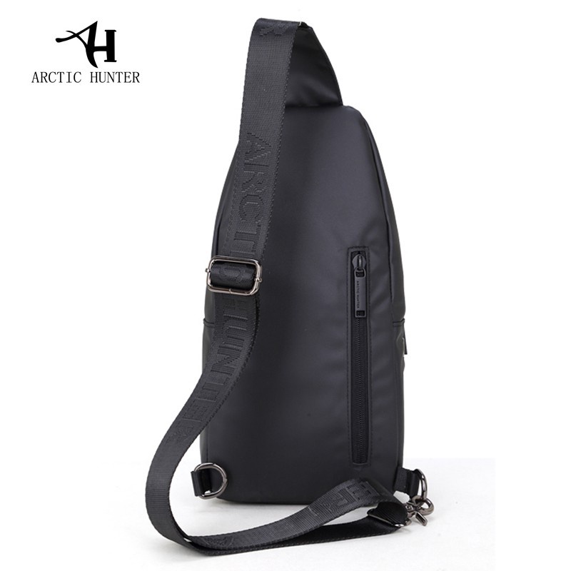 Túi đeo chéo trẻ trung năng động Arctic Hunter XB13005 có cổng tai nghe tiện lợi