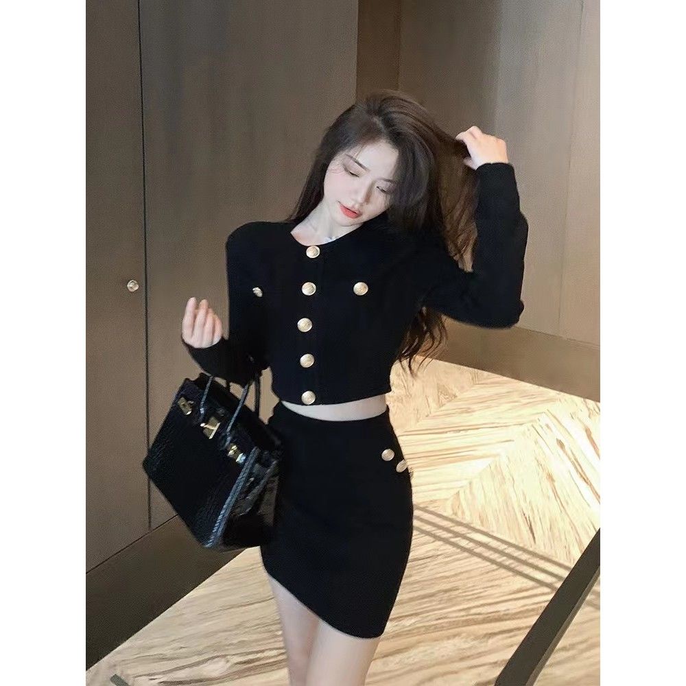 Hepburn style fried street knitted suit women's spring 2022 new French lady's round-neck blouse with hip skirt two-piece set