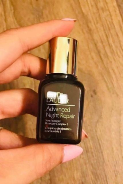 Serum trẻ hóa da Estee Lauder.