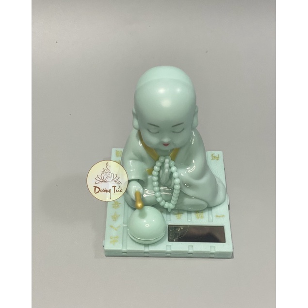 Chú Tiểu Gõ Mõ Tụng Kinh Sử Dụng Năng lượng Mặt Trời