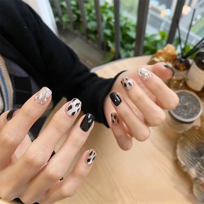 Bán Sỉ Móng Tay Giả Ngắn Màu Đen Và Bạc Họa Tiết Da Báo Kim Cương Pha Lê Cá Tính Mặc Được
