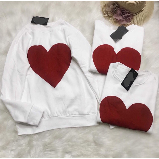 Áo tim đỏ ở bụng D&amp;N