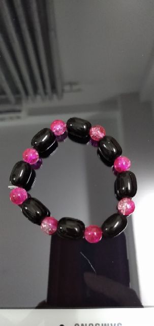 Chuỗi đá tuyết hồng mix đá đen. Mẫu mới