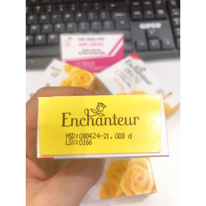 Cục Xà phòng tắm Enchanteur Charming 90g