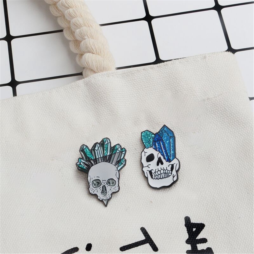 Huy Hiệu Cài Áo Kim Loại Hình Đầu Lâu Và Hoa Hồng Độc Đáo