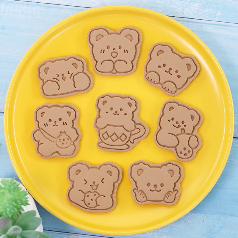 Set 8 Khuôn Cắt Bánh Quy Bằng Nhựa Hình Gấu 3D Dễ Thương