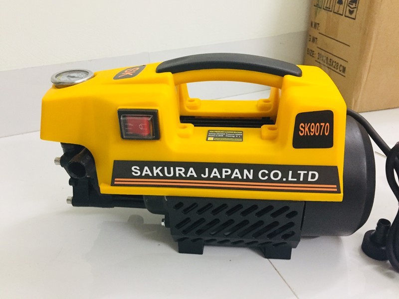 Máy bơm xịt rửa xe áp lực cao Sakura 2500w ,máy bơm xịt rửa xe áp lực cao mini +Tặng bình xà phòng