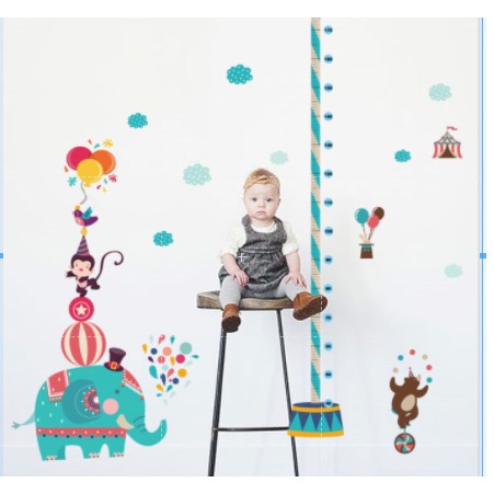 Decal dán tường thước đo chú khỉ và voi con