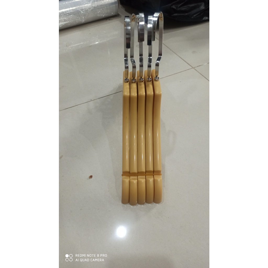 Móc nhựa trẻ em màu vàng, đầu móc xoay 360 độ- mắc treo quần áo trẻ em có rãnh treo tiên lợi, hàng cao cấp loại 1