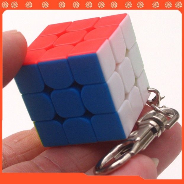 Đồ chơi rubik 3x3 cạnh dài 3cm gắn móc chìa khóa có dây xích