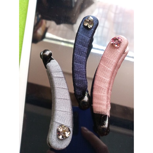 combo 3 kẹp tóc mẫu y hình. giá 30k/3 cái