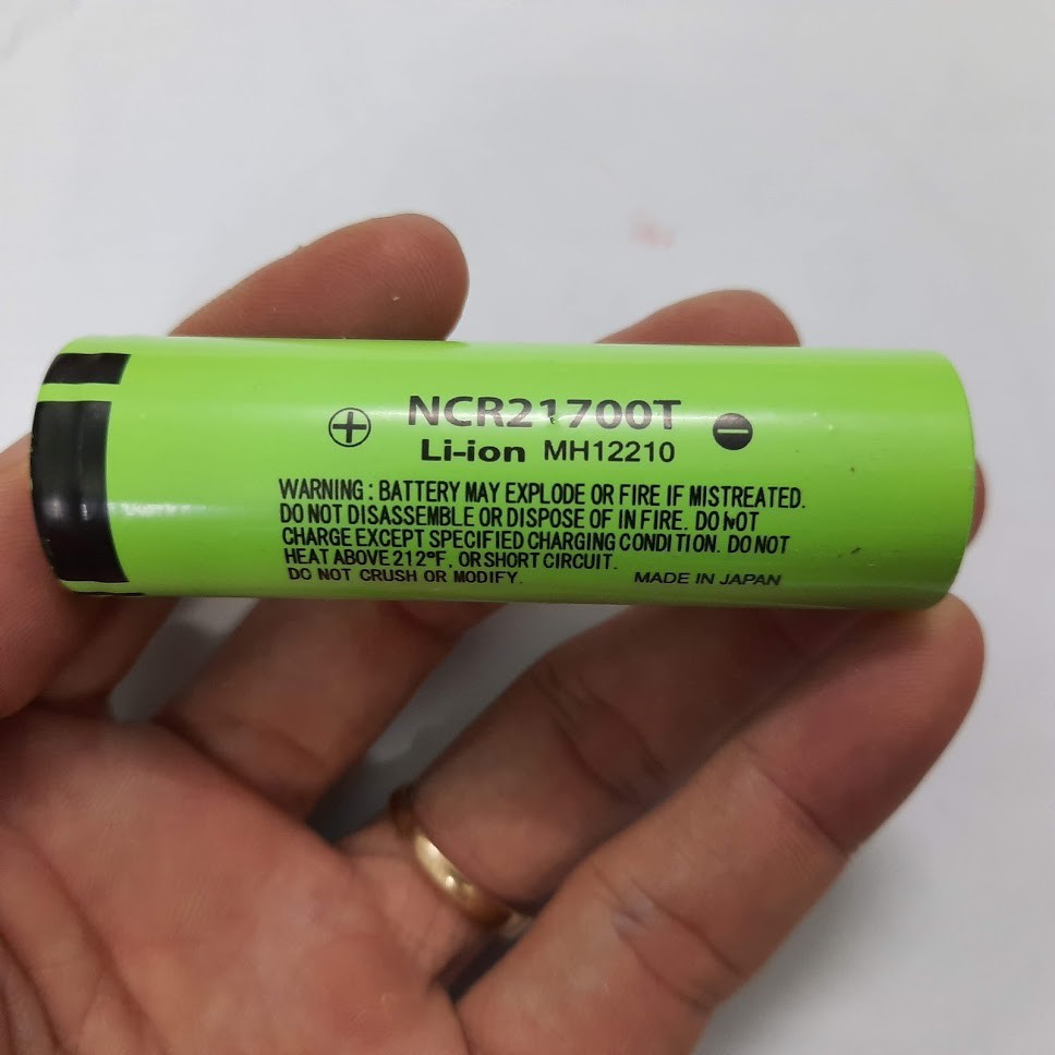 Pin lithium-ion 3.7v 21700 Panasonic 4800mah xả 8A -10A pin 2 đầu phẳng
