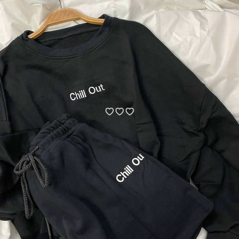 Áo croptop tay dài chân váy lưng thun