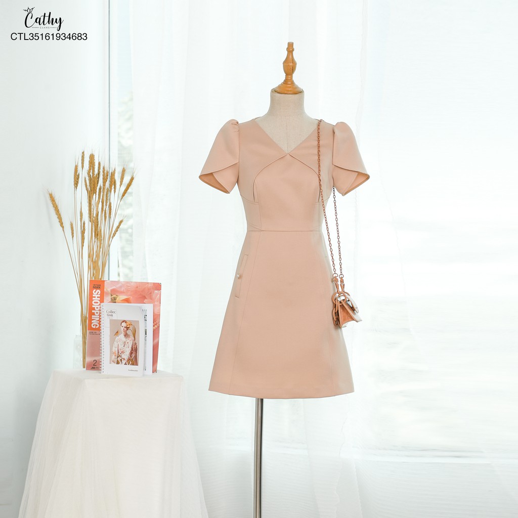 Đầm chữ A Cathy Clans 2 túi đứng đính 1 nút kiểu - nude
