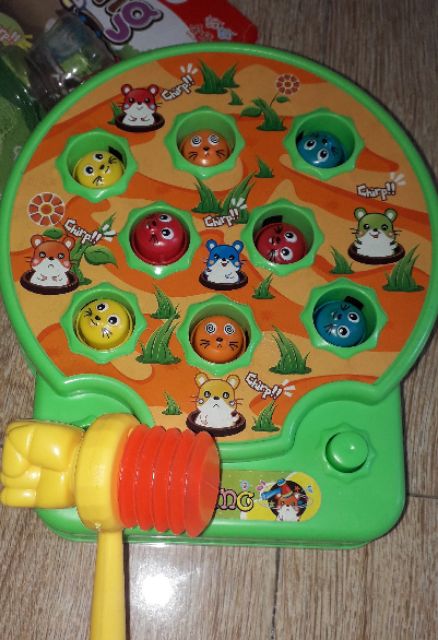 Một Bộ đập chuột bằng nhựa có nhạc và tặng kèm pin