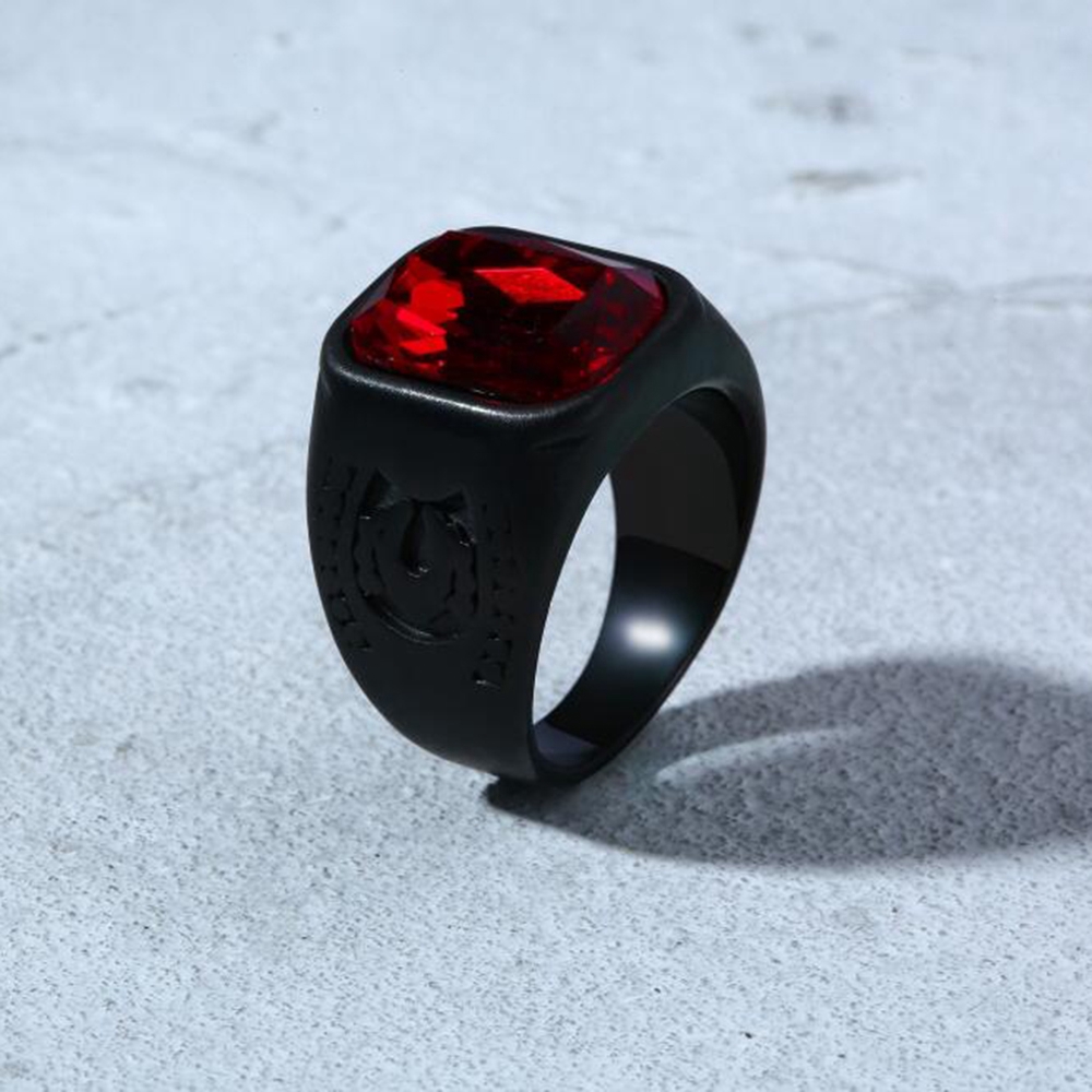Nhẫn thép titan đính đá ruby đen thời trang