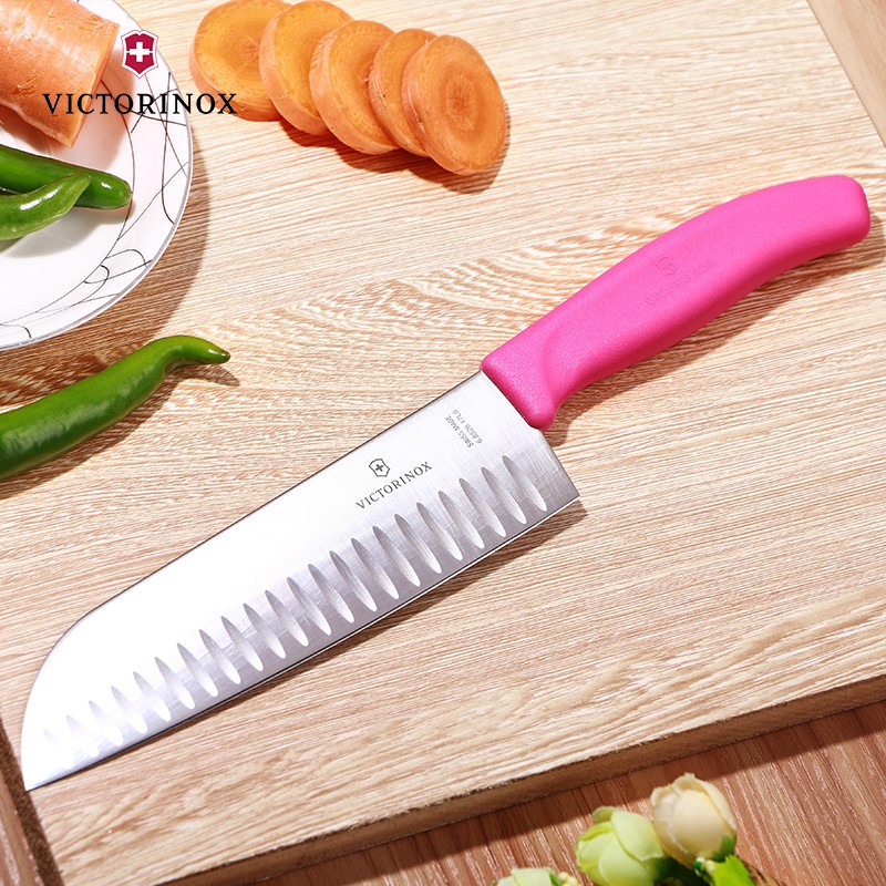 Dao làm bếp Santoku cạnh sáo 17cm cán nhựa hồng Victorinox (Thụy Sỹ)