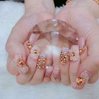 VIÊN KIM CƯƠNG CHỤP MẪU NAIL