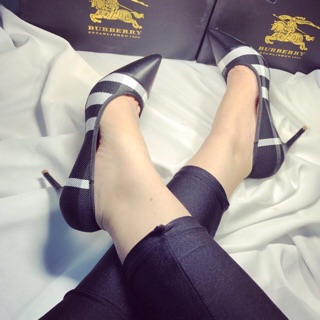 Giày cao gót Buberry