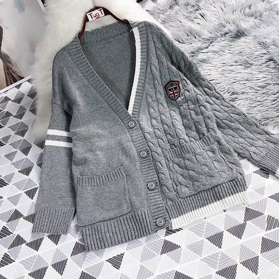 Áo khoác cardigan nữ, áo khoác form rộng nữ huy hiệu ngực kẻ tay cá tính chất len dày mặc ấm phom oversize xinh xắn | BigBuy360 - bigbuy360.vn