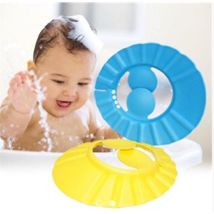 Mũ chắn nước có vành che tai an toàn cho bé khi đi tắm