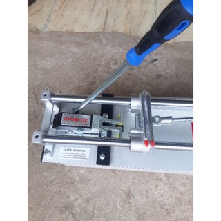 Bàn cắt gạch rioby -qc 800mm dùng lưỡi cây bút