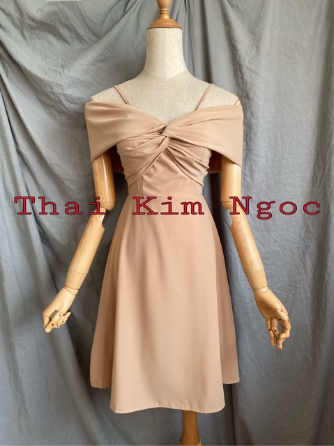 Đầm trắng dự tiệc xoè trễ vai xoắn ngực | BigBuy360 - bigbuy360.vn