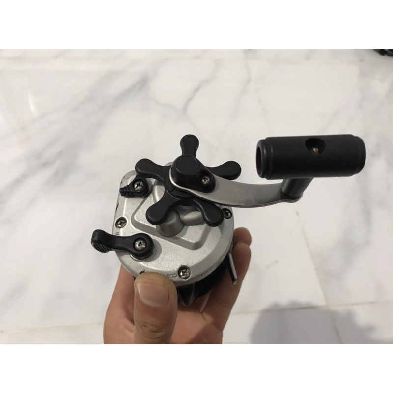 Máy câu lure ngang tay phải Korea