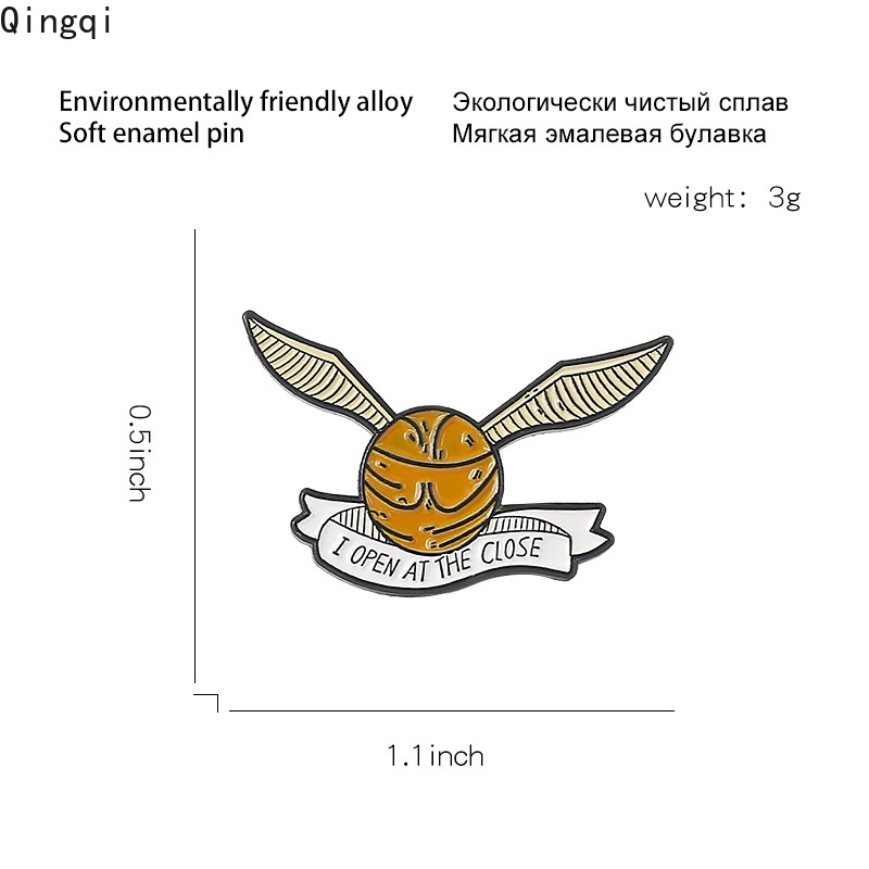 Ghim cài áo Miss Zoe hình tròn in chữ thời trang