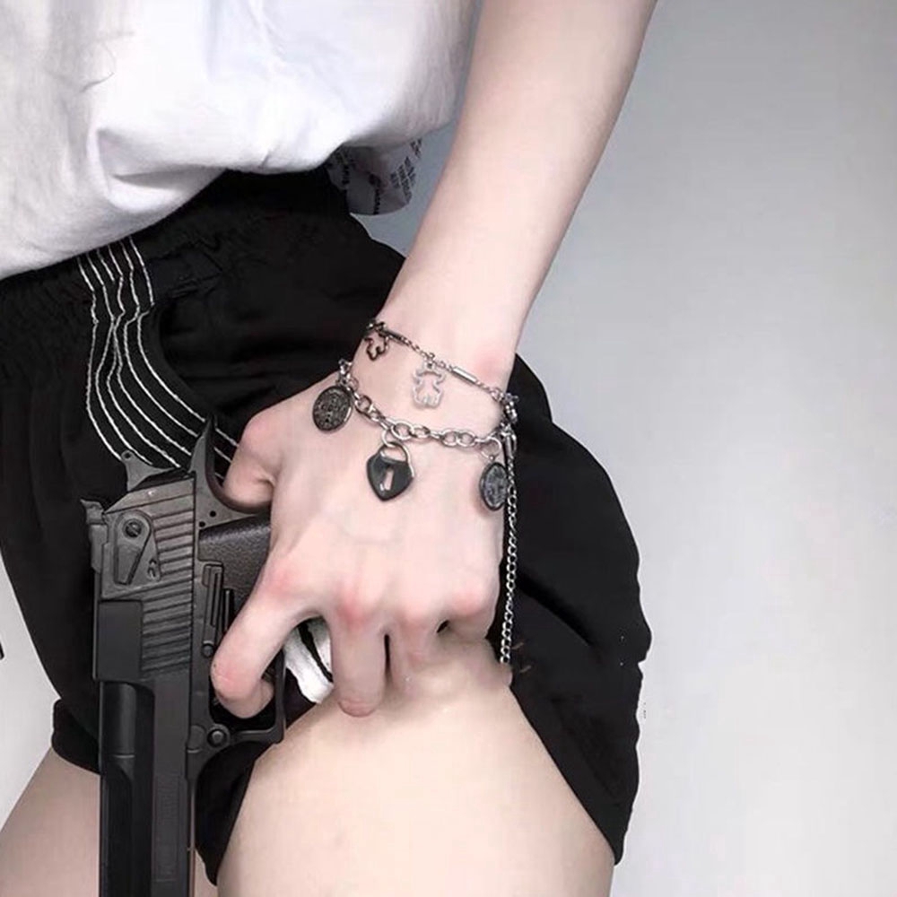 Vòng đeo tay kim loại mặt in họa tiết gấu xinh xắn cho nữ