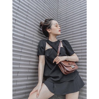 Áo Phom Suông Xoắn Cổ Cut Out